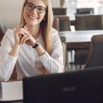 Od kliknięcia do awansu: kursy online, które realnie zwiększają Twoją wartość na rynku pracy