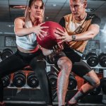 Cardio czy ciężary? Jak wybrać trening, który najszybciej przybliży Cię do celu