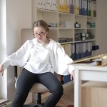 Ruch między mailami: jak wpleść aktywność w każdy dzień pracy za biurkiem