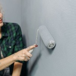 Ściany, które robią wrażenie: 12 palet kolorów idealnych do Twojego salonu
